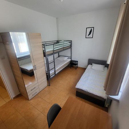 Rooms4Rest Popularna - Private Rooms For Tourists - Atr Consulting Sp, Z O,O, Warschau Exterior foto
