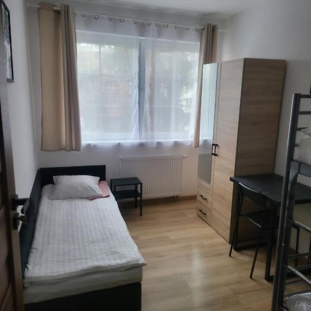 Rooms4Rest Popularna - Private Rooms For Tourists - Atr Consulting Sp, Z O,O, Warschau Exterior foto