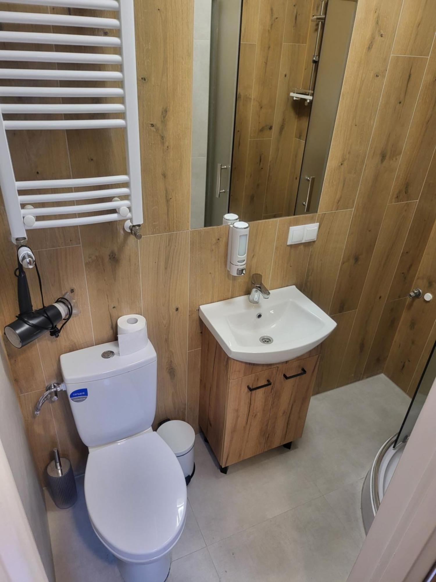 Rooms4Rest Popularna - Private Rooms For Tourists - Atr Consulting Sp, Z O,O, Warschau Exterior foto